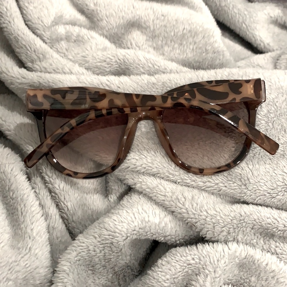 Leopard print sunglasses - Picture 2 of 3